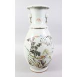 A GOOD CHINESE REPUBLIC PERIOD PORCELAIN TWIN HANDLE VASE, the body of the vase decorated with