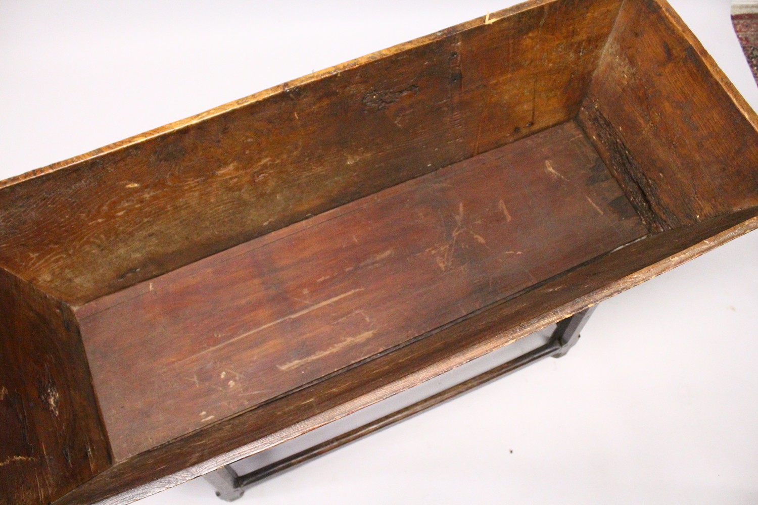 AN 18TH CENTURY ELM DOUGH BIN, of typical form. 4ft 1ins long x 1ft 8ins wide x 2ft 7ins high. - Image 5 of 9