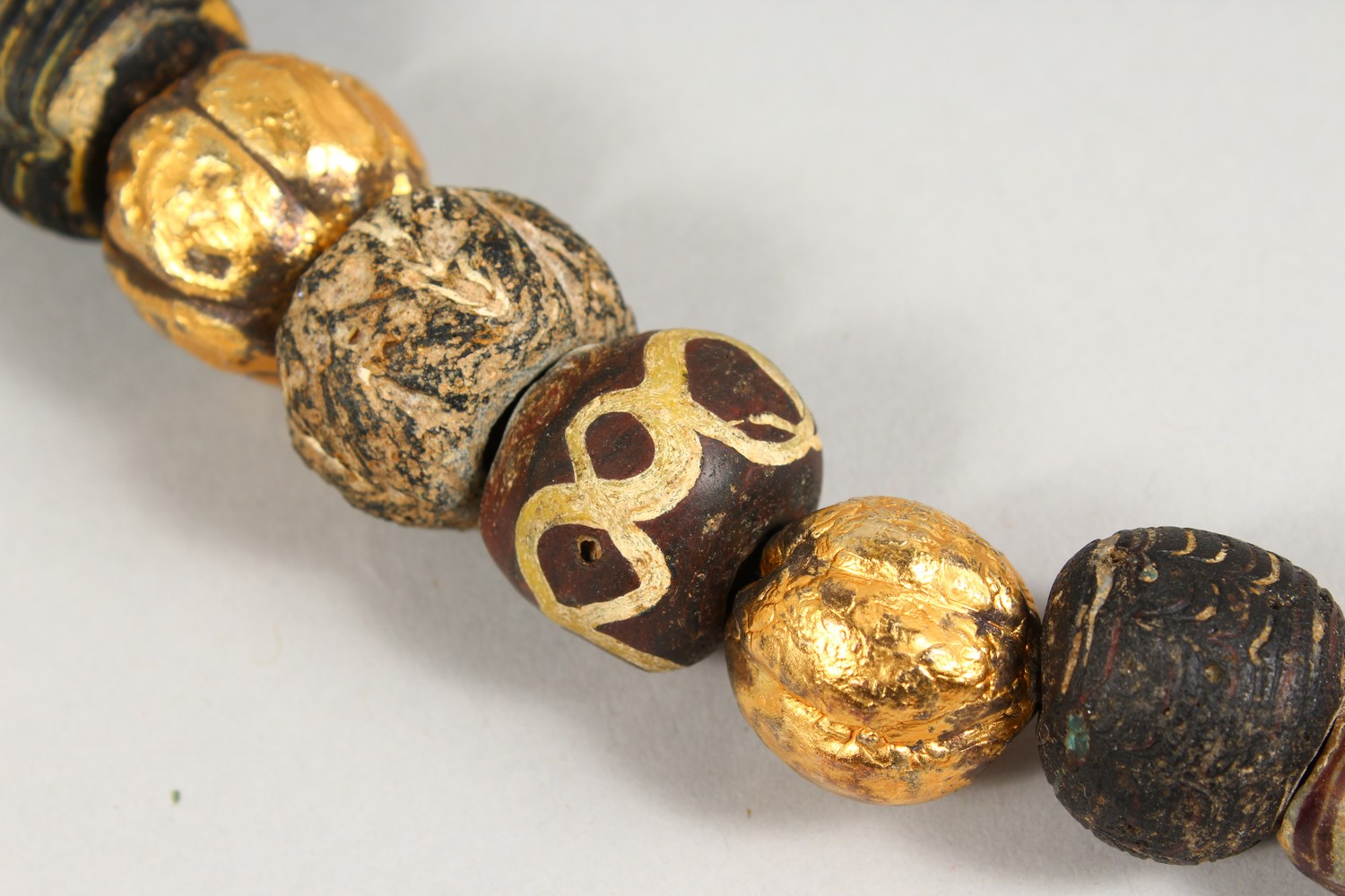 A SUPERB LARGE ROMAN BEAD NECKLACE. - Image 5 of 6