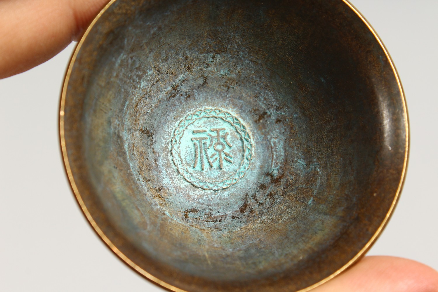 A SMALL BRONZE CUP. 2.5ins diameter. - Image 5 of 5