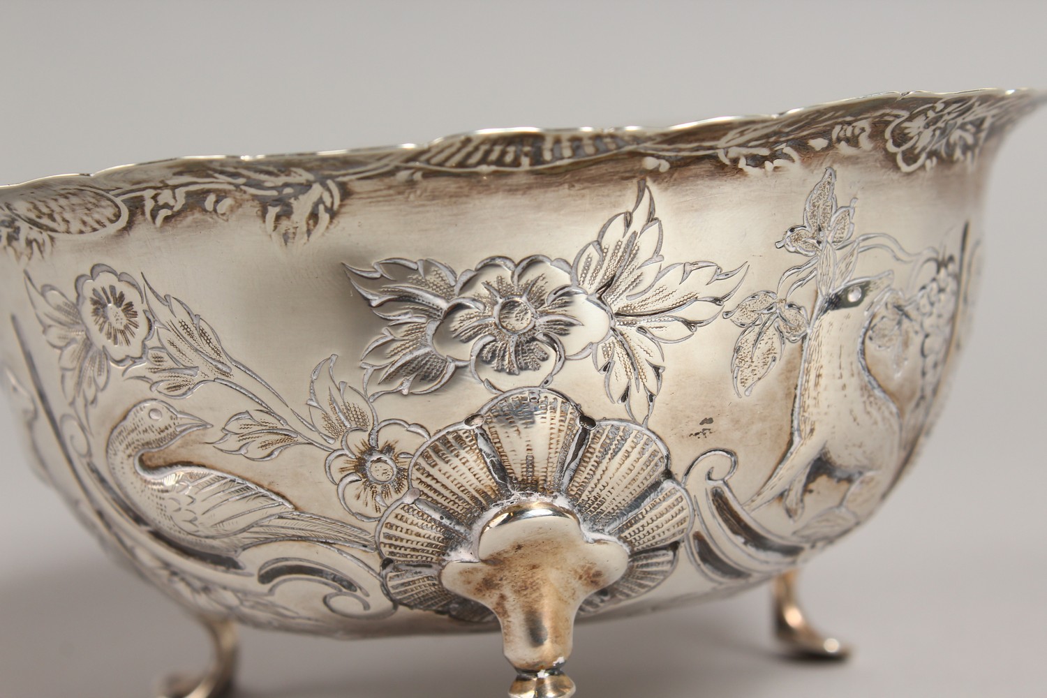 A VICTORIAN CIRCULAR SUGAR BOWL, repousse with birds, animals etc., on three pad feet. 4.75ins - Image 6 of 10