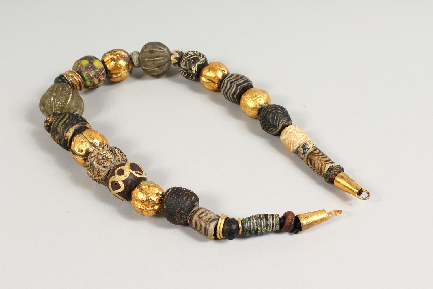 A SUPERB LARGE ROMAN BEAD NECKLACE. - Image 2 of 6