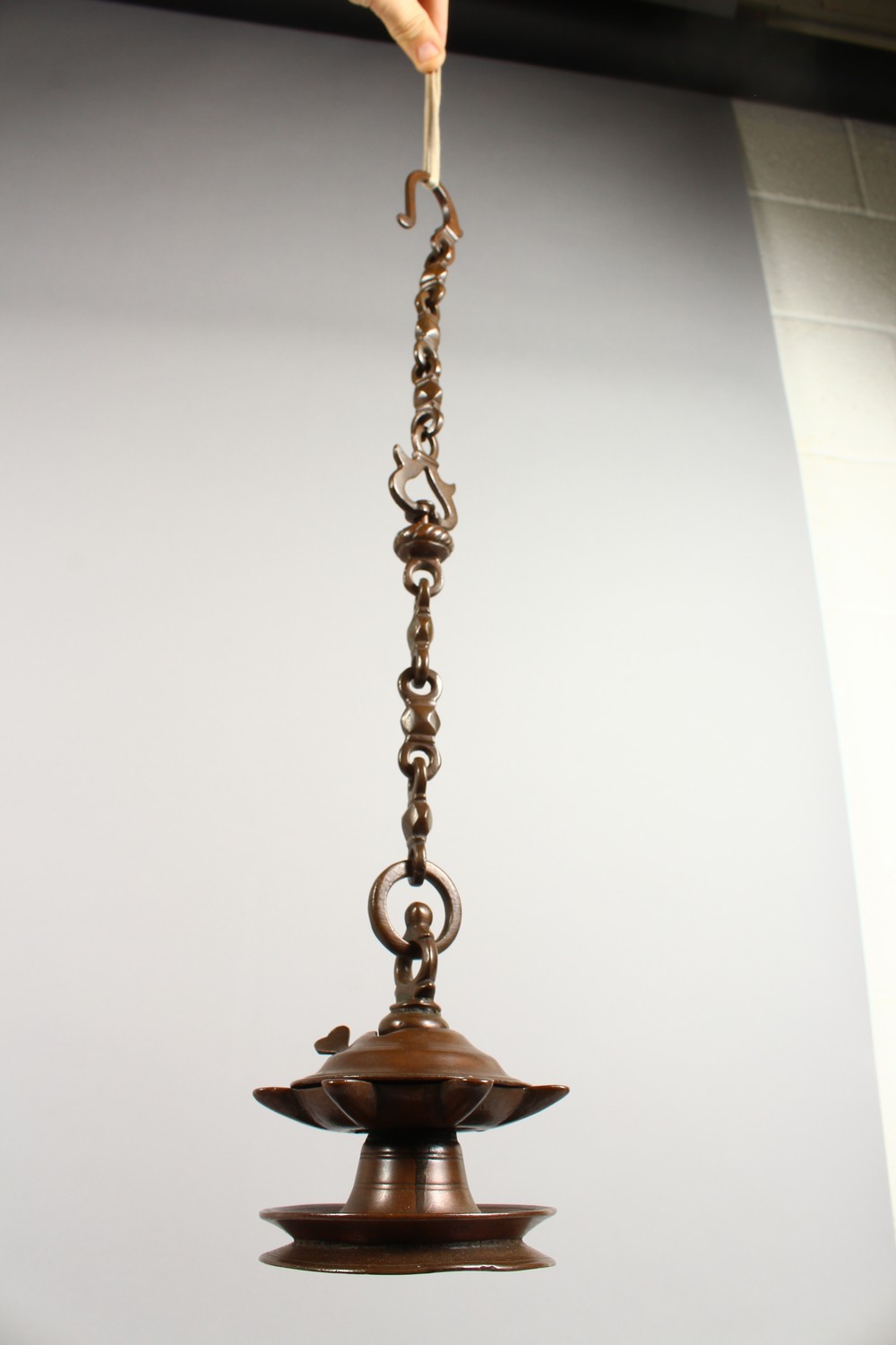 AN 18TH CENTURY JEWISH HANGING BRONZE OIL LAMP with chain. Lamp: 5.5ins high. - Image 2 of 6