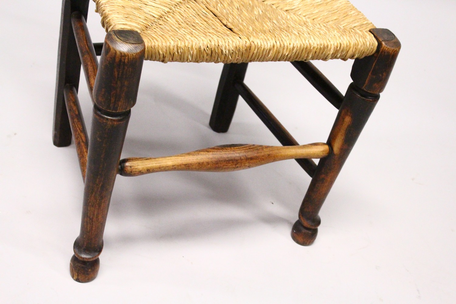 A MATCHED SET OF SIX 19TH CENTURY ASH SPINDLE BACK DINING CHAIRS, with rush seats on turned and - Image 3 of 9