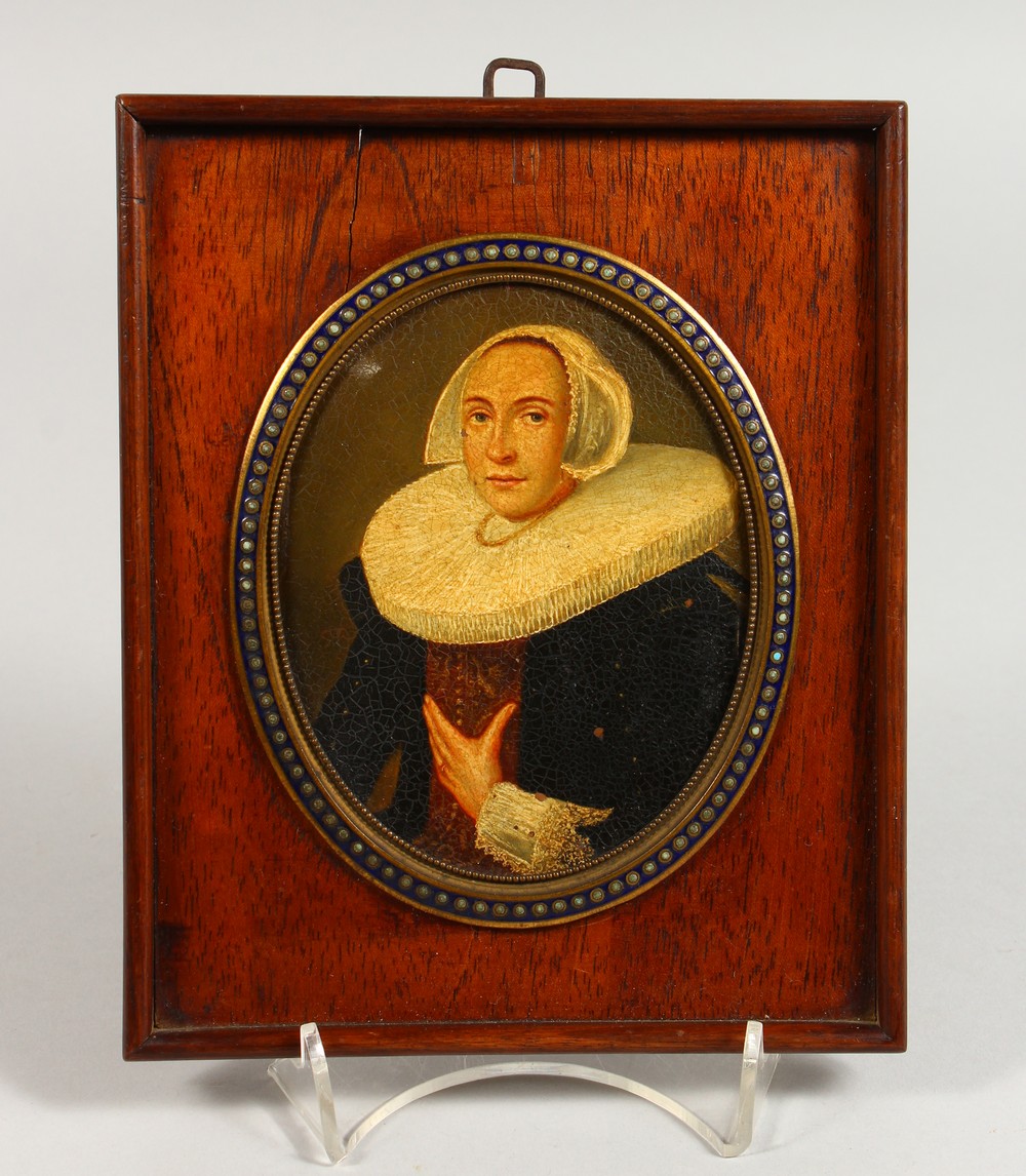 AN OVAL PORTRAIT MINIATURE, lady wearing a black coat with large white ruff, oil on copper, in an