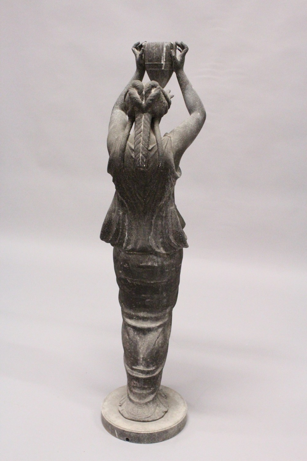 A 20TH CENTURY CAST SPELTER FIGURE OF A CLASSICAL LADY, holding aloft an urn, on a circular base ( - Image 5 of 6