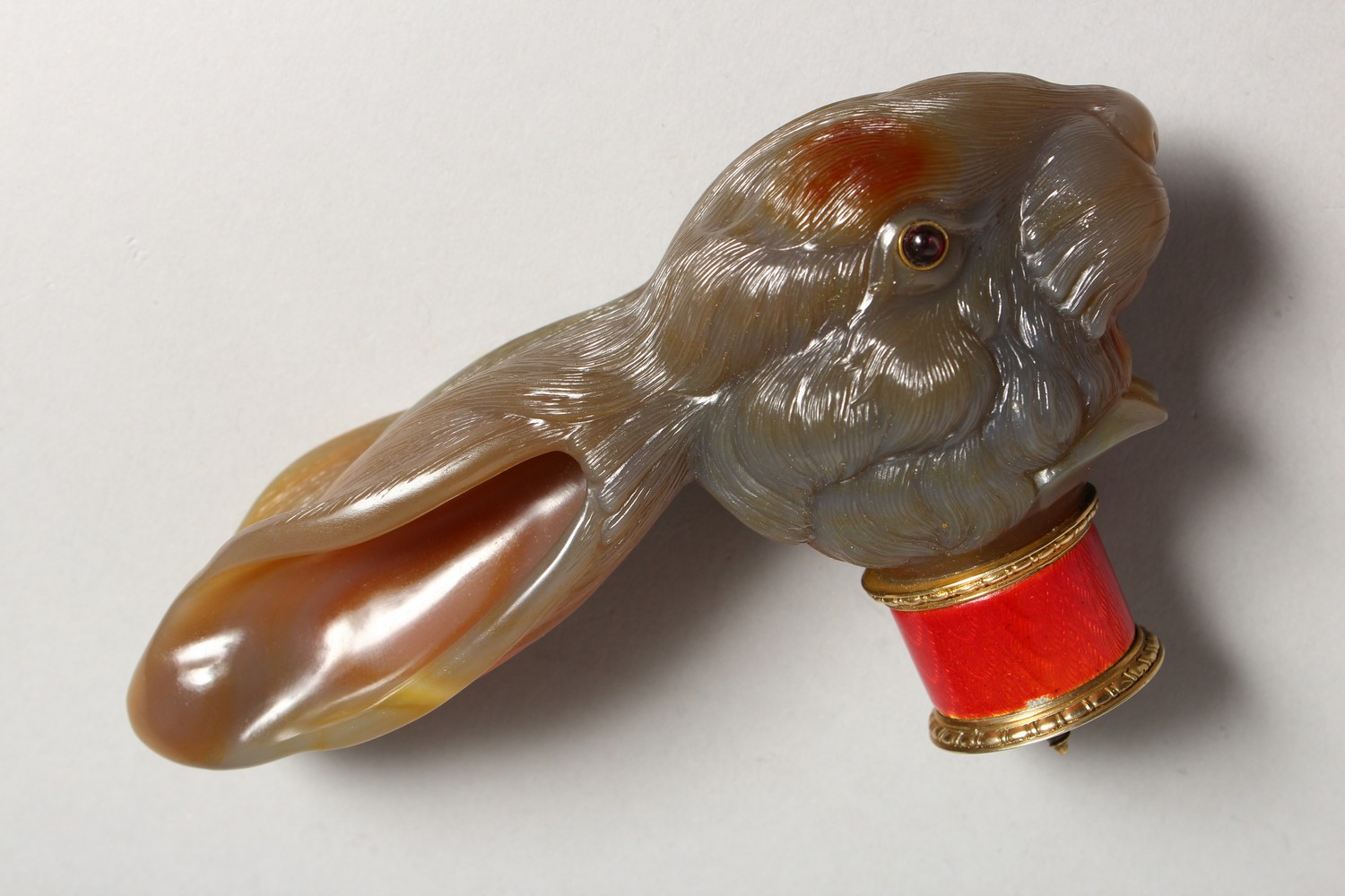 A VERY GOOD CARVED HARDSTONE WALKING STICK HANDLE, modelled as a hare, with ruby eyes, enamel and - Image 3 of 15