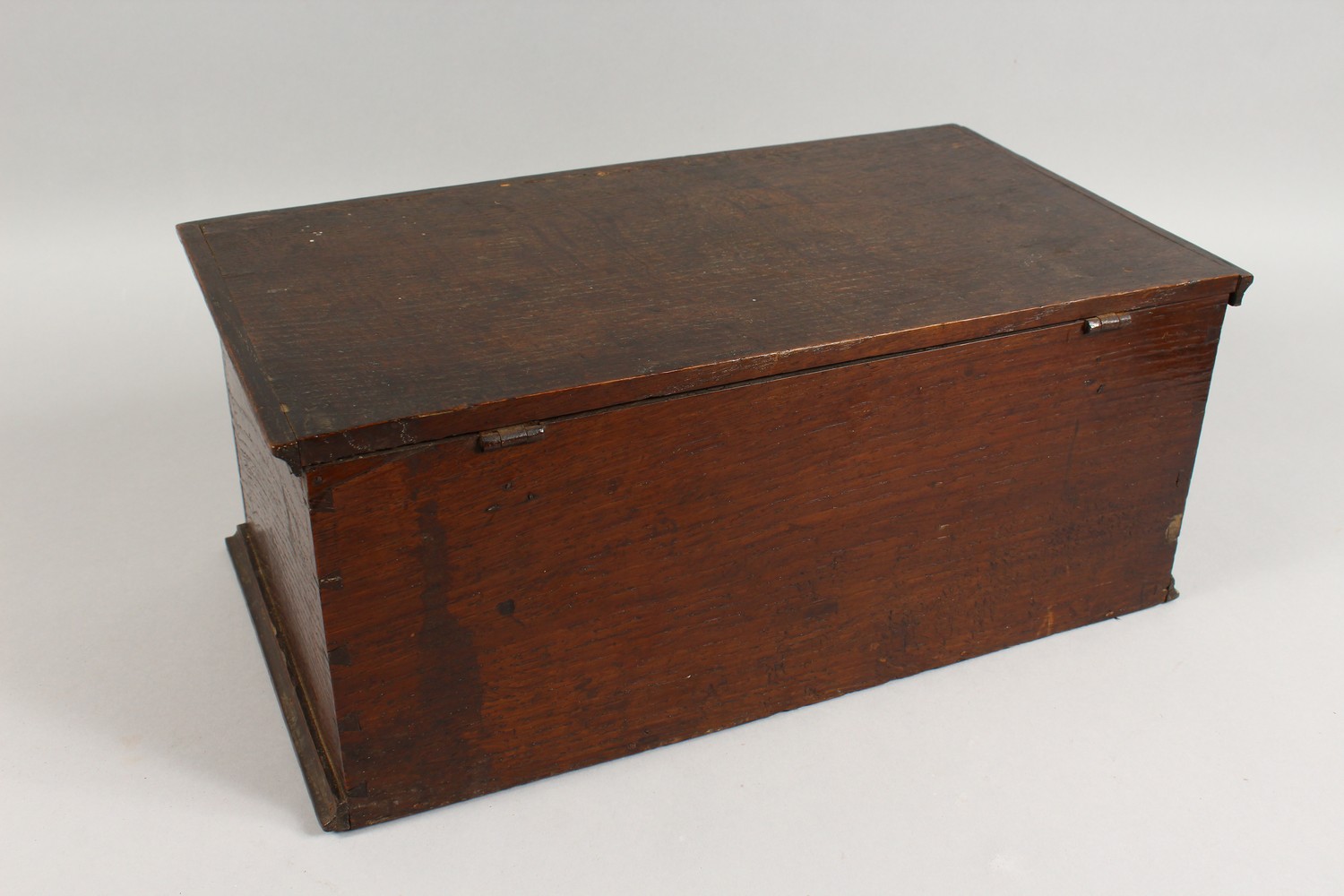 A 19TH CENTURY OAK BIBLE BOX. 16.75ins long. - Image 5 of 5