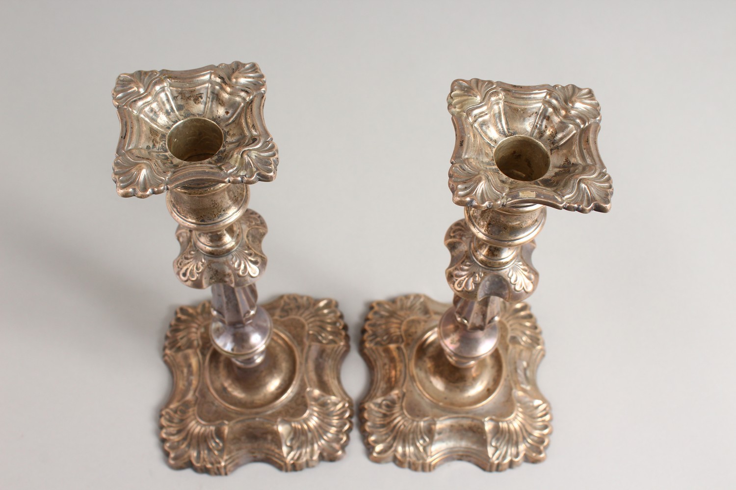 A PAIR OF CANDLESTICKS, with shell cast sconces, baluster columns on shell cast bases. London 1907 - Image 5 of 11