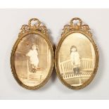 A GILT METAL DOUBLE OVAL PHOTOGRAPH FRAME, with ornate cresting. 6.25ins high x 7.5ins wide.