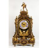 A GOOD 19TH CENTURY FRENCH BOULLE BRACKET CLOCK, the brass dial with white and blue enamel Roman