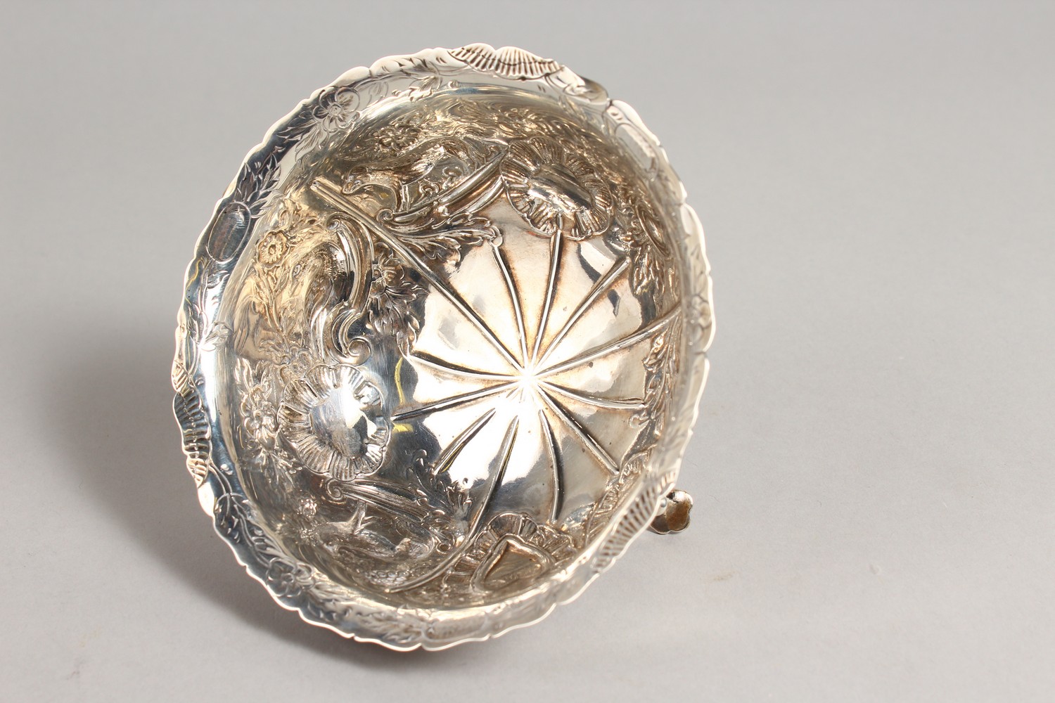 A VICTORIAN CIRCULAR SUGAR BOWL, repousse with birds, animals etc., on three pad feet. 4.75ins - Image 7 of 10