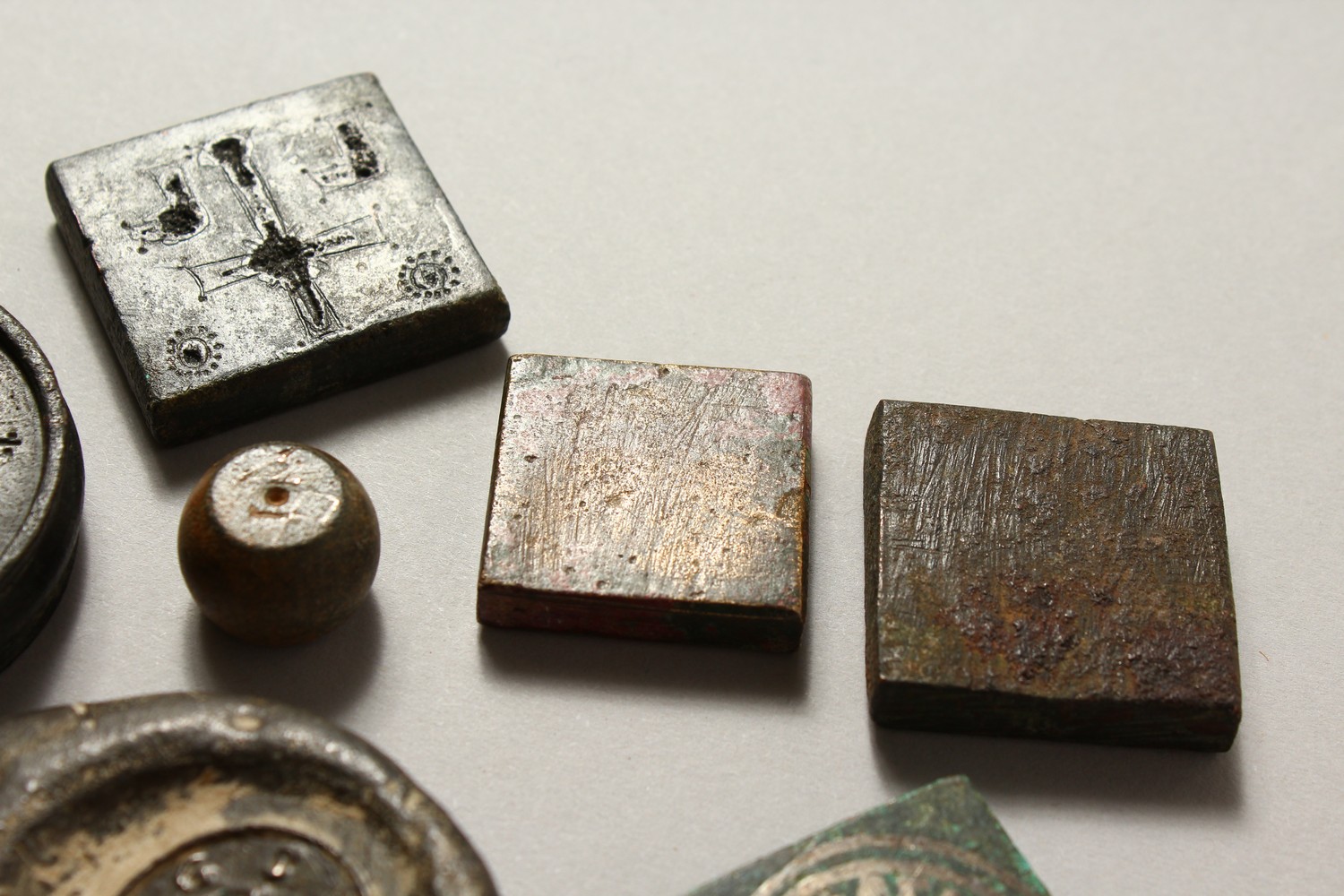 A COLLECTION OF TWENTY-ONE BYZANTINE BRONZE RECTANGULAR AND DISC WEIGHTS. Various Sizes. - Image 7 of 15