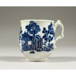 AN 18TH CENTURY WORCESTER BLUE AND WHITE COFFEE CAN, Man in a Pavilion Pattern, C. 1757-1765.