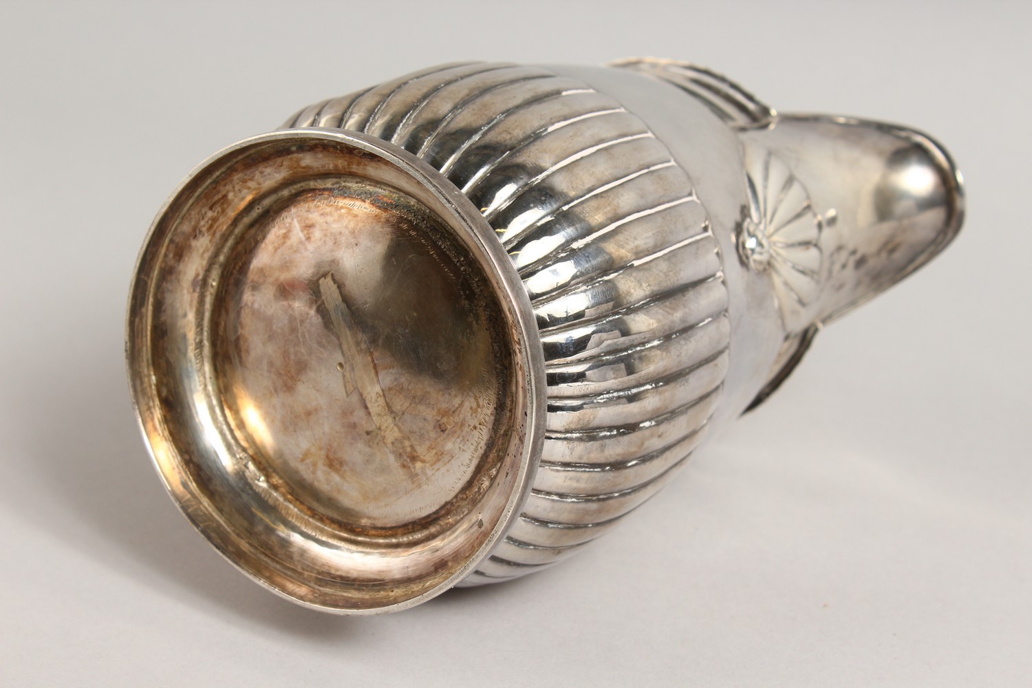 A GEORGE III SEMI FLUTED JUG, with gadrooned edge, crested. London 1815. Maker: R.E. Weight 22ozs. - Image 11 of 11