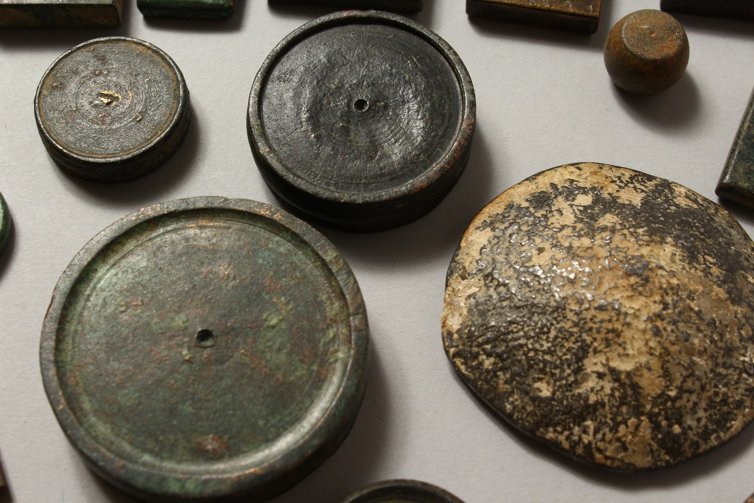 A COLLECTION OF TWENTY-ONE BYZANTINE BRONZE RECTANGULAR AND DISC WEIGHTS. Various Sizes. - Image 11 of 15