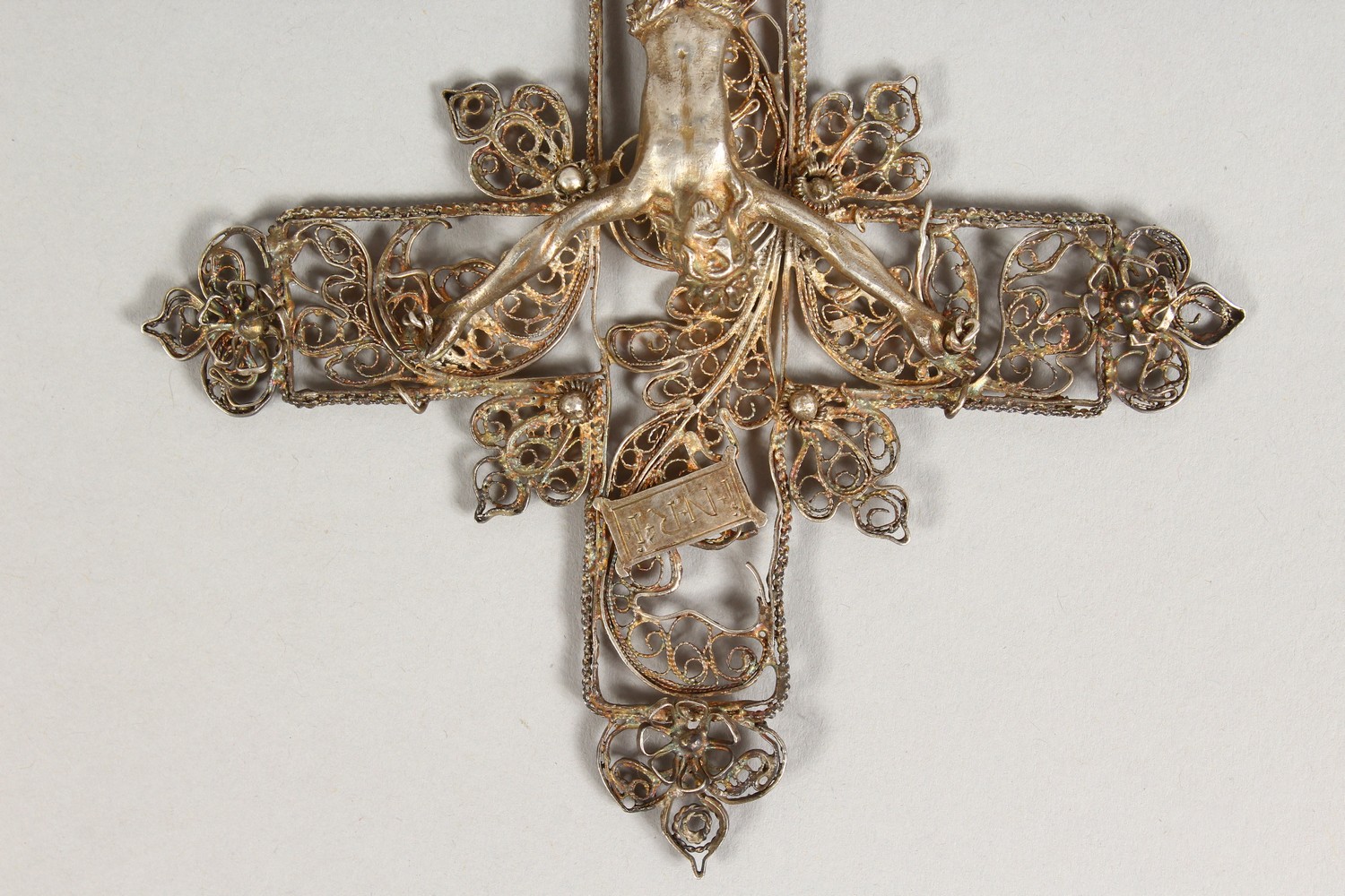 AN 18TH CENTURY SILVER FILIGREE CORPUS CHRISTI. 7ins x 4.75ins. - Image 2 of 6