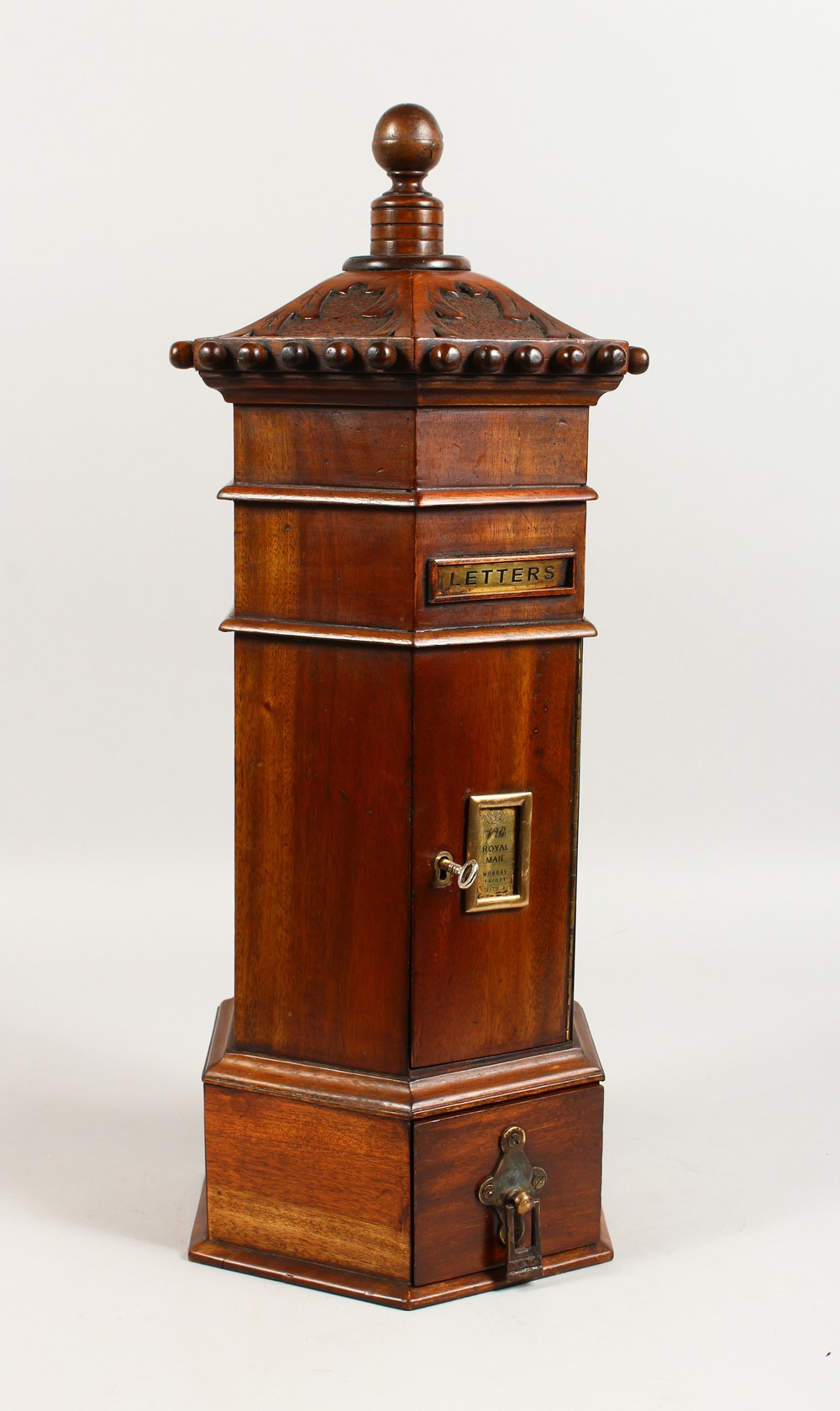 A SUPERB GEORGIAN DESIGN MAHOGANY OCTAGONAL POSTBOX, with carved domed top, letter box, door and