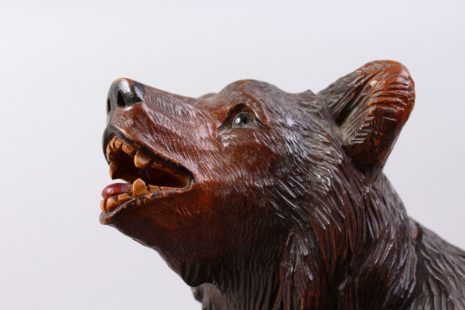 A GOOD 19TH CENTURY BLACK FOREST CARVED WOOD STANDING BEAR CADDY, with hinged head. 11ins high. - Image 6 of 12