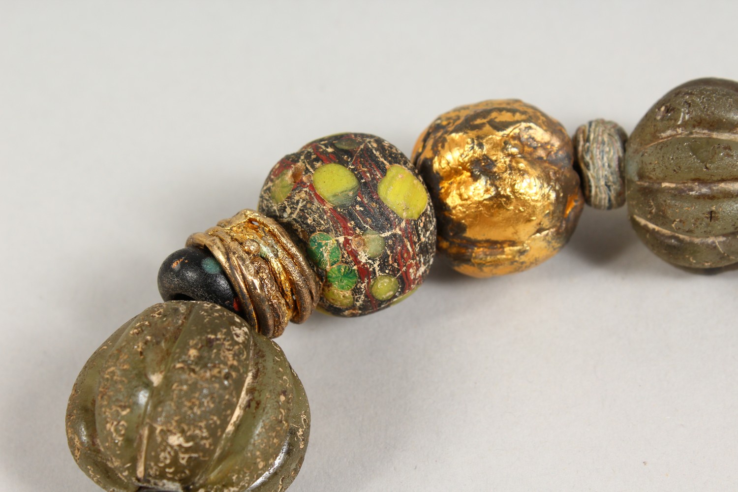 A SUPERB LARGE ROMAN BEAD NECKLACE. - Image 4 of 6