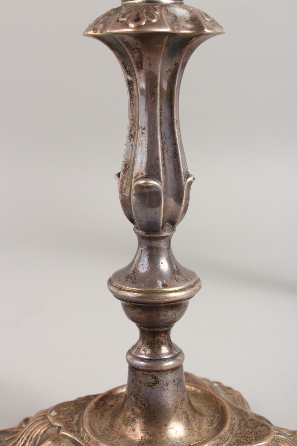 A PAIR OF CANDLESTICKS, with shell cast sconces, baluster columns on shell cast bases. London 1907 - Image 4 of 11