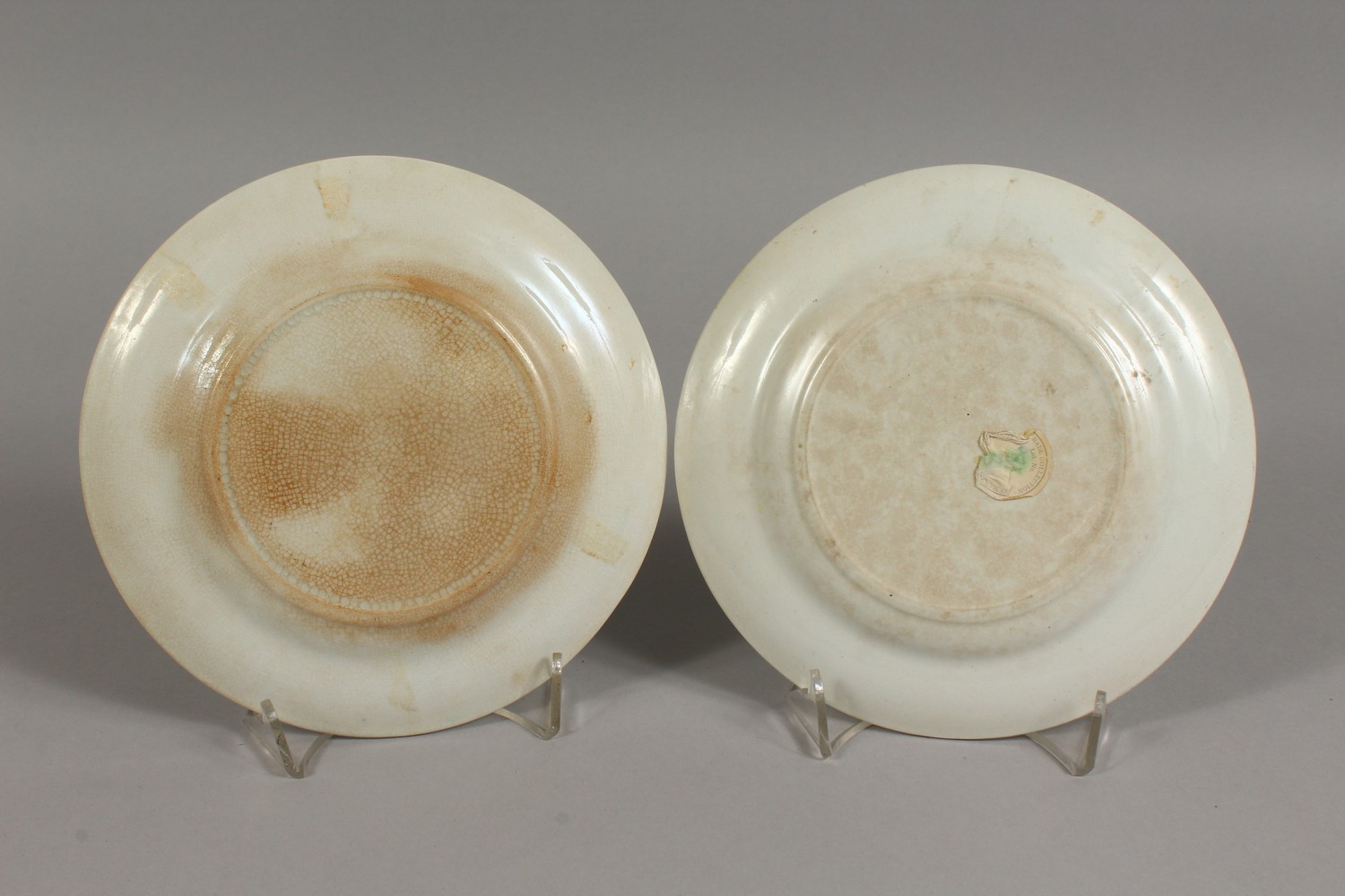 A PAIR OF PLATES After WOUWERMAN. 7ins diameter. - Image 6 of 7