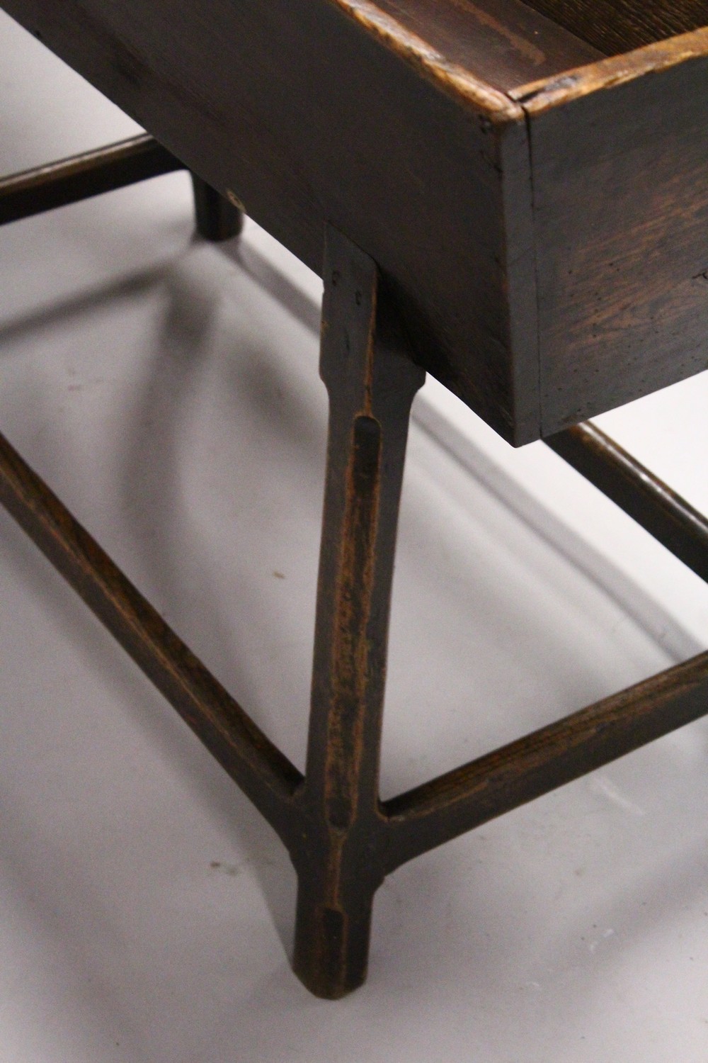 AN 18TH CENTURY ELM DOUGH BIN, of typical form. 4ft 1ins long x 1ft 8ins wide x 2ft 7ins high. - Image 7 of 9