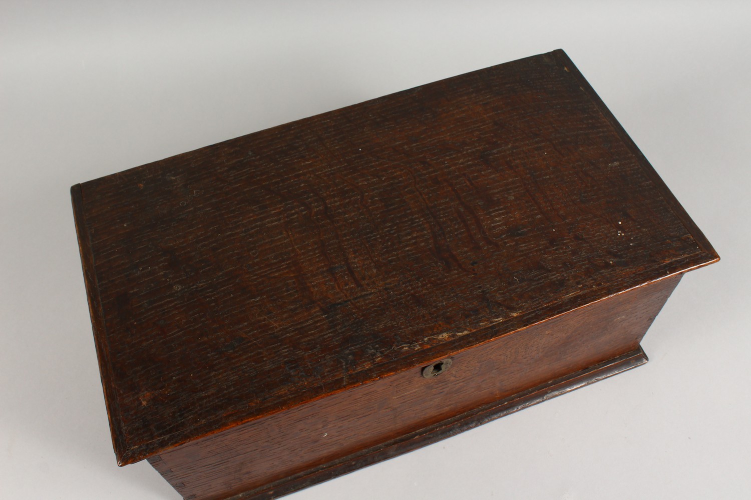 A 19TH CENTURY OAK BIBLE BOX. 16.75ins long. - Image 2 of 5