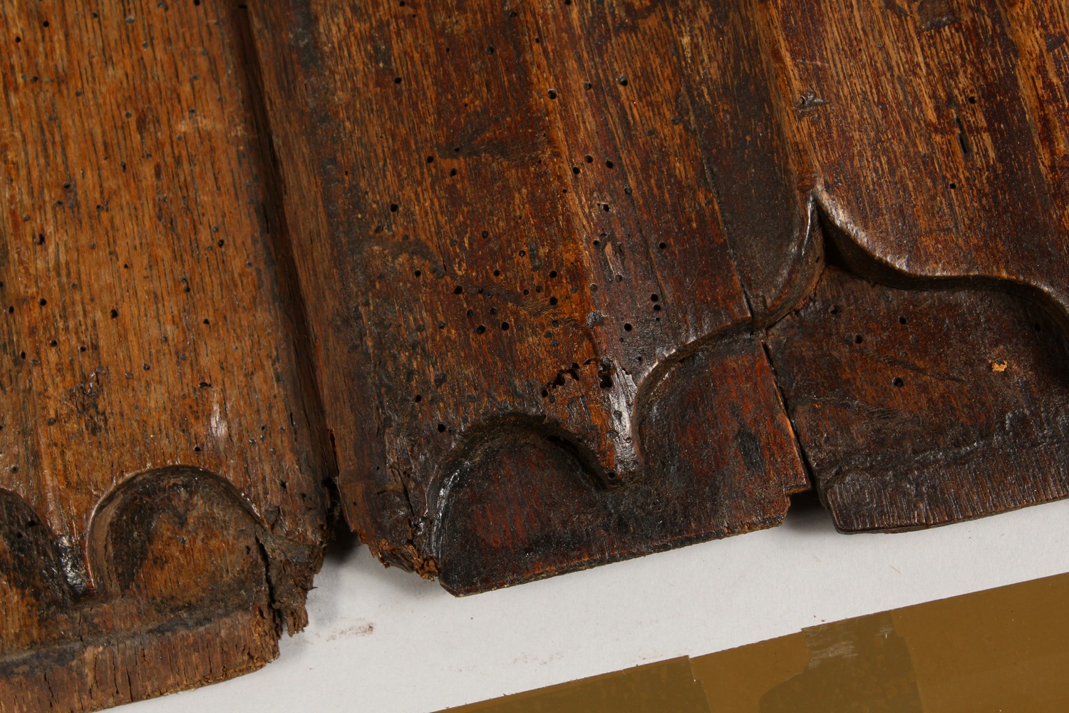 FOUR PIECES OF 17TH/18TH CENTURY OAK LINEN FOLD STYLE CARVED PANELS. Largest: 28ins x 7.5ins. - Image 4 of 5