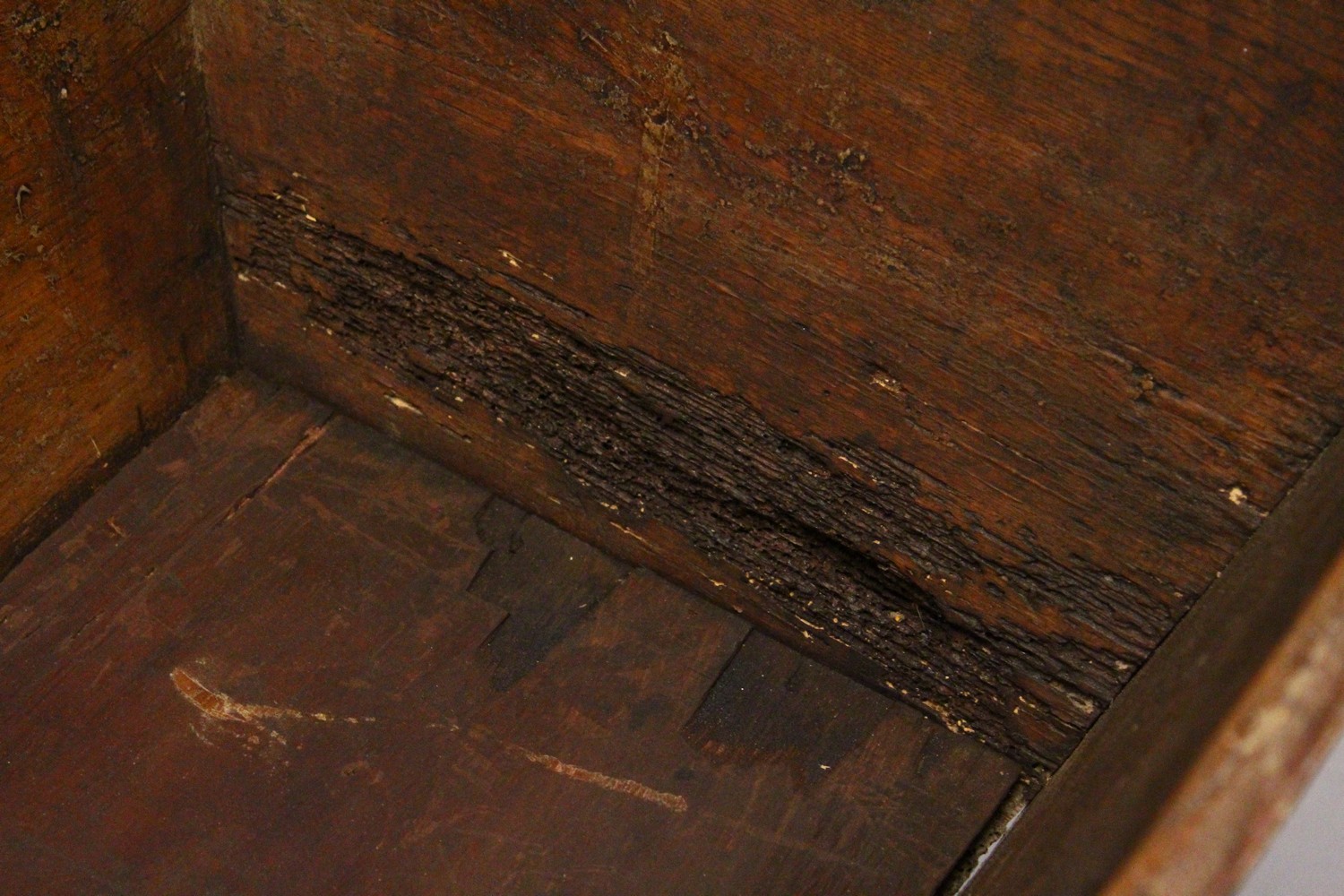 AN 18TH CENTURY ELM DOUGH BIN, of typical form. 4ft 1ins long x 1ft 8ins wide x 2ft 7ins high. - Image 6 of 9