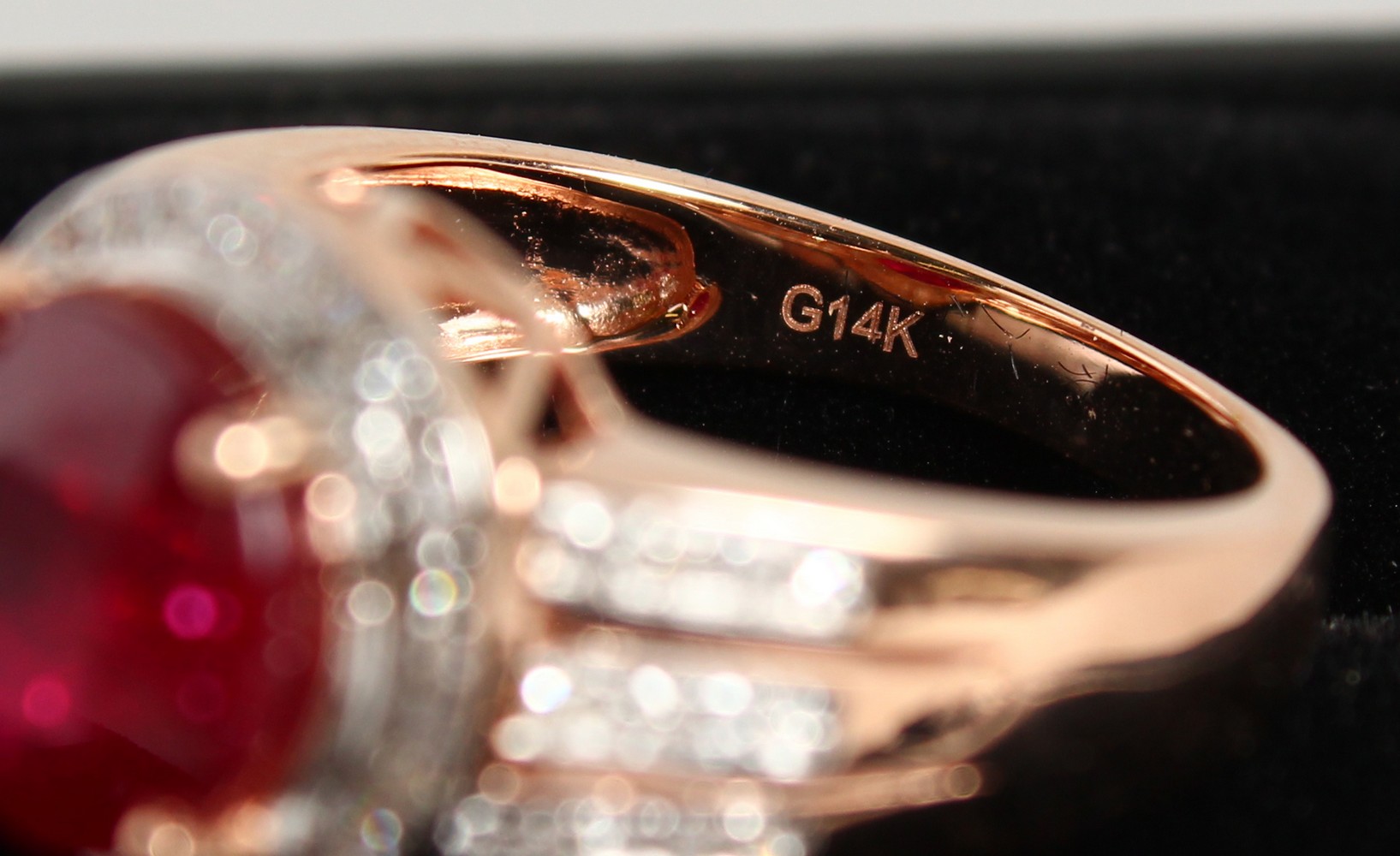 A 14K ROSE GOLD AND DIAMOND RING, set with an oval cut ruby approx. 4ct, diamonds approx. 0.48ct - Image 6 of 6