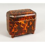 A GOOD GEORGE III TORTOISESHELL AND IVORY TWIN COMPARTMENT TEA CADDY, with plain silver plaque and