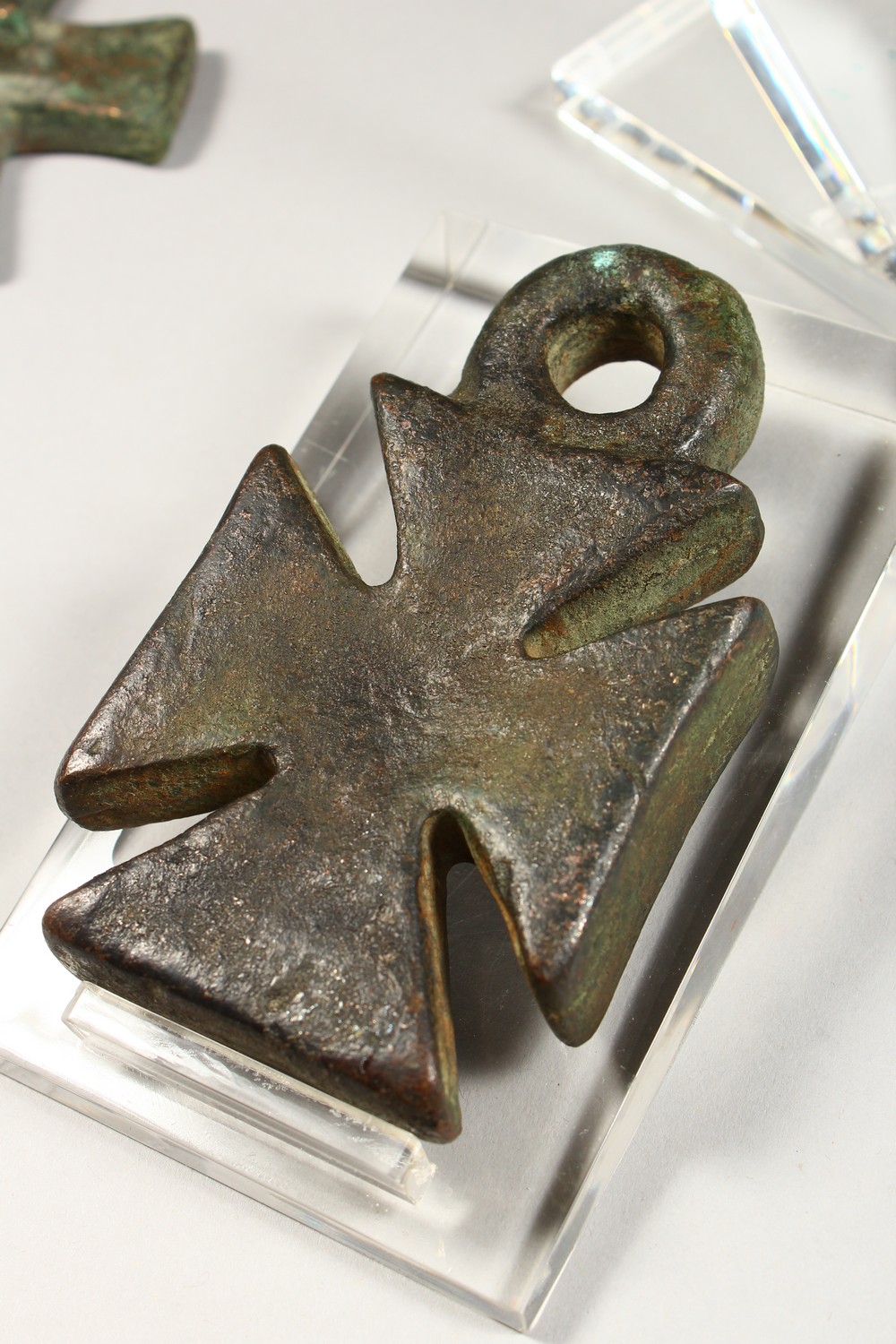 A BYZANTINE BRONZE CRUCIFORM STAMP and A BYZANTINE BRONZE WEIGHT. 4.5ins and 3.25ins. - Image 9 of 15