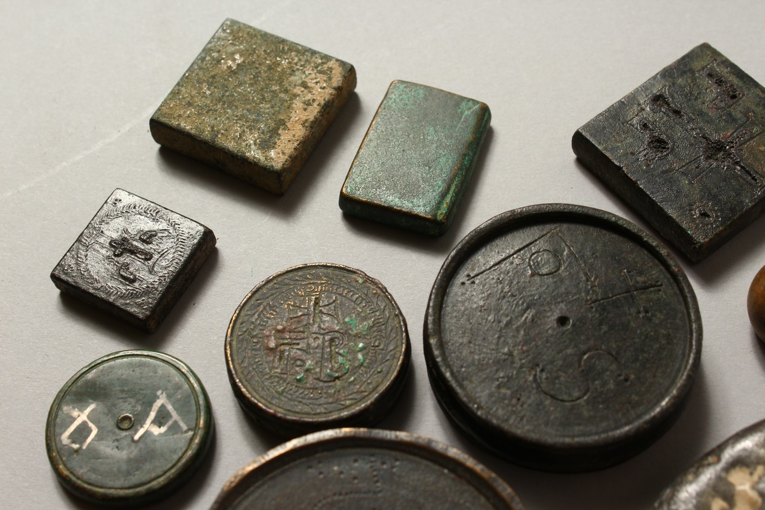 A COLLECTION OF TWENTY-ONE BYZANTINE BRONZE RECTANGULAR AND DISC WEIGHTS. Various Sizes. - Image 2 of 15