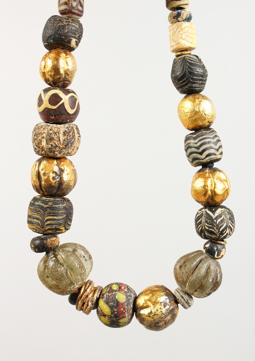 A SUPERB LARGE ROMAN BEAD NECKLACE.