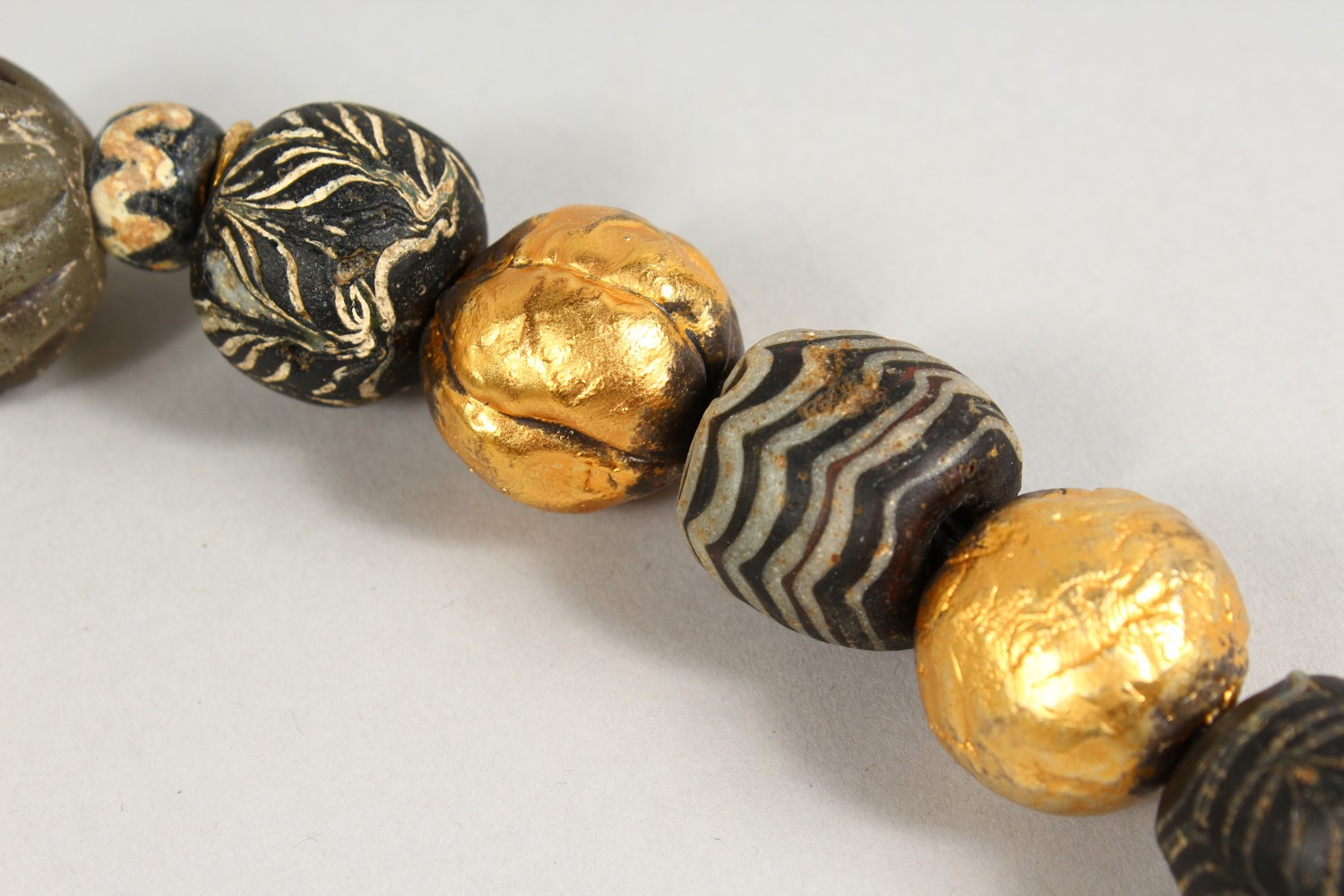 A SUPERB LARGE ROMAN BEAD NECKLACE. - Image 3 of 6