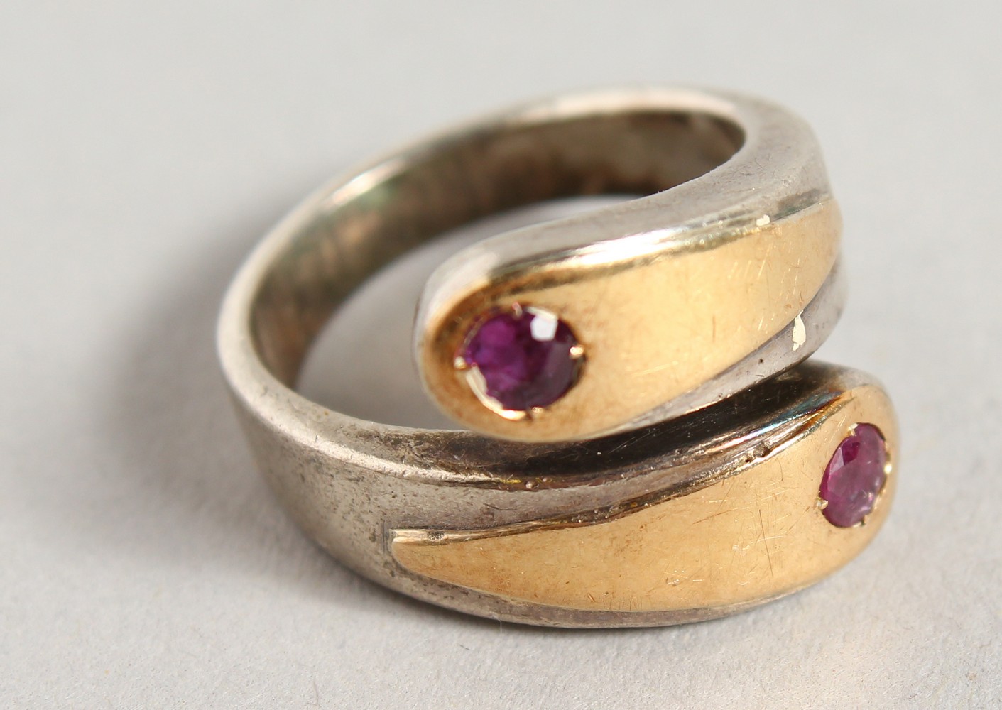 A STYLISH SILVER AND GOLD RING, set with two rubies. - Image 2 of 7