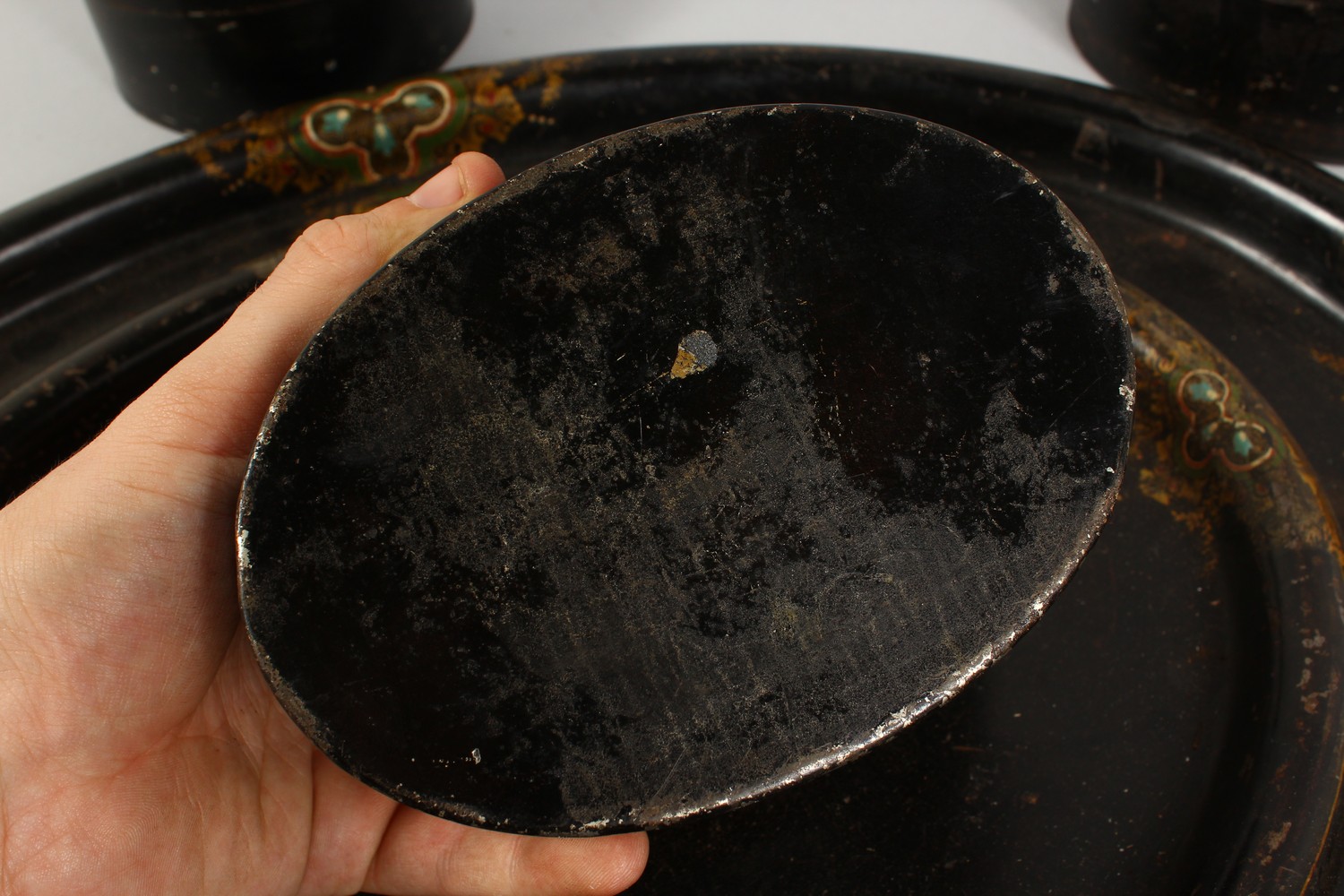 A GROUP OF LATE 19TH CENTURY TOLEWARE ITEMS, to include four trays and three boxes (7). Large - Image 6 of 6