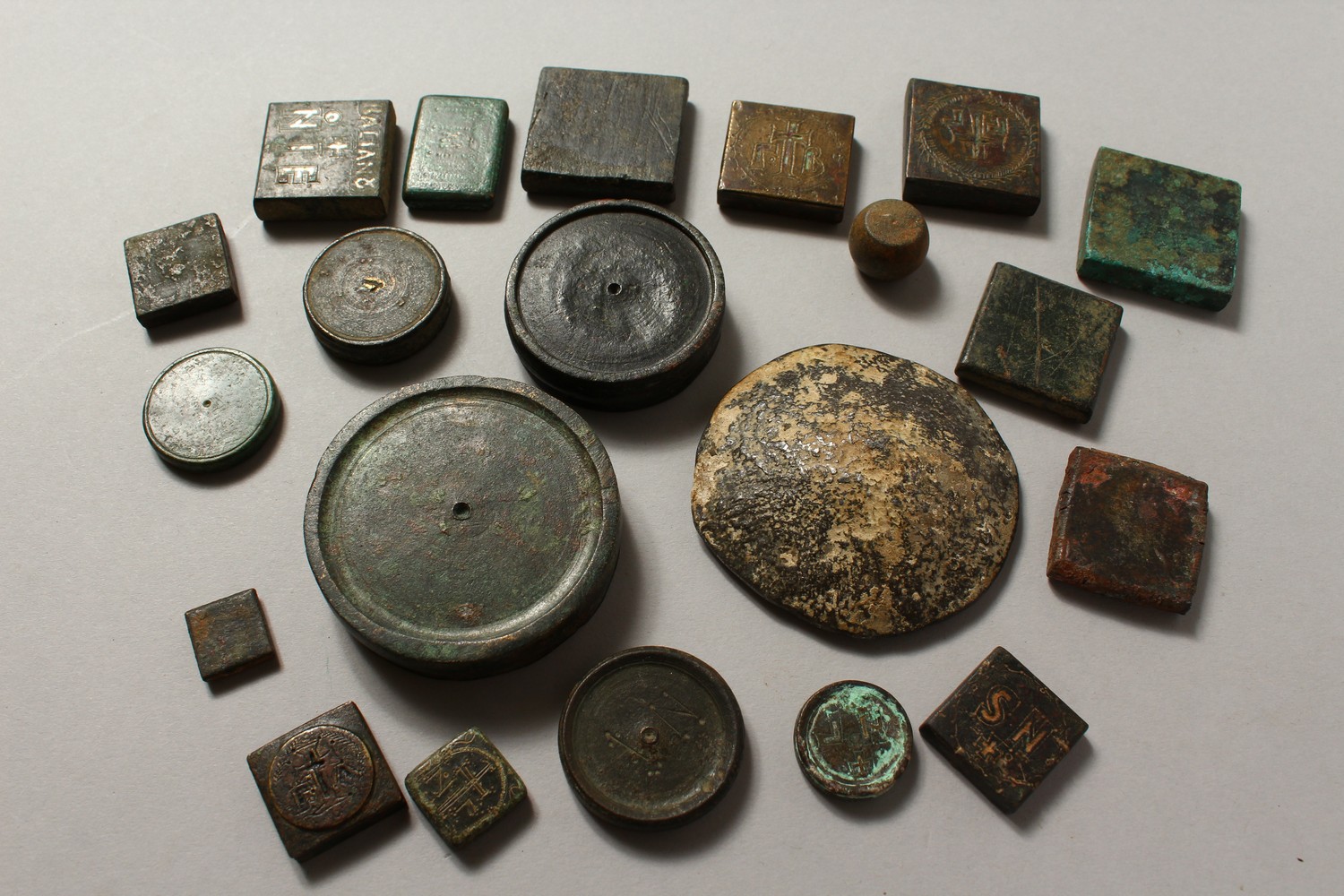 A COLLECTION OF TWENTY-ONE BYZANTINE BRONZE RECTANGULAR AND DISC WEIGHTS. Various Sizes. - Image 8 of 15