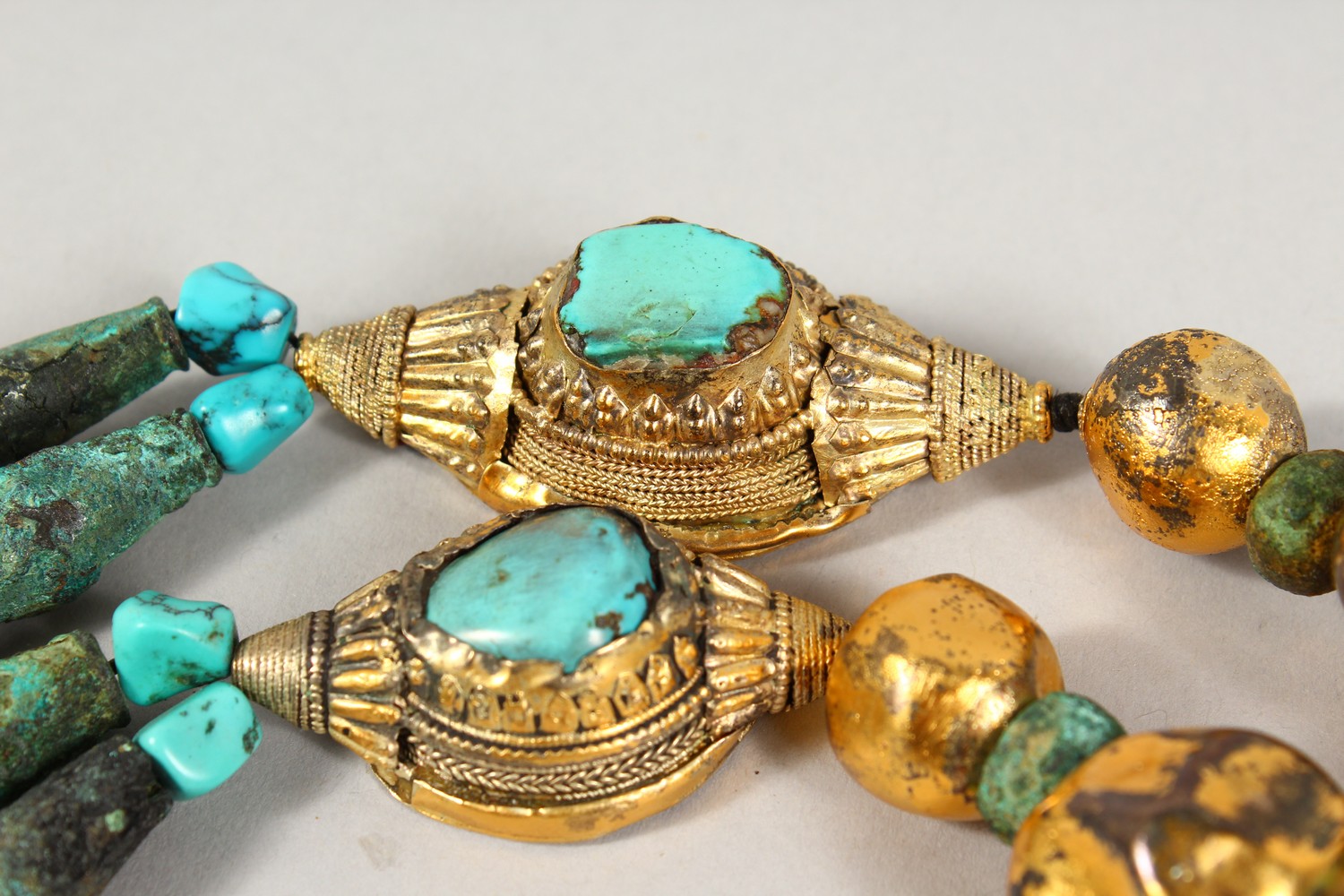 A LARGE ROMAN TURQUOISE BEAD NECKLACE, mounted in a contemporary gilt metal setting. - Image 5 of 8