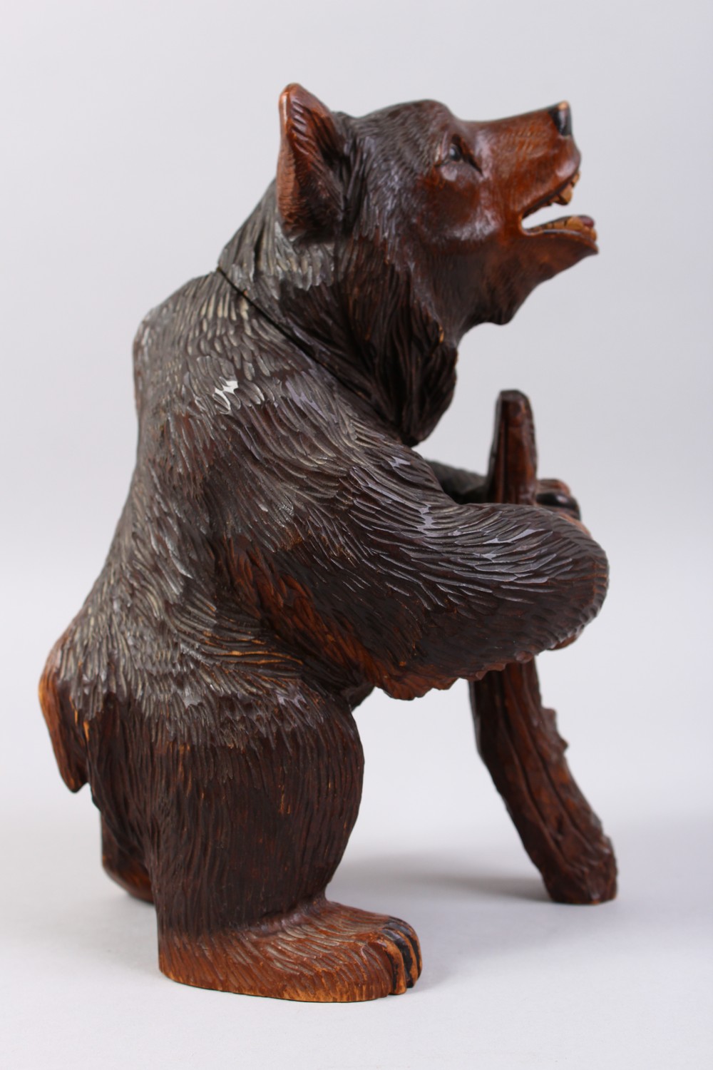 A GOOD 19TH CENTURY BLACK FOREST CARVED WOOD STANDING BEAR CADDY, with hinged head. 11ins high. - Image 3 of 12