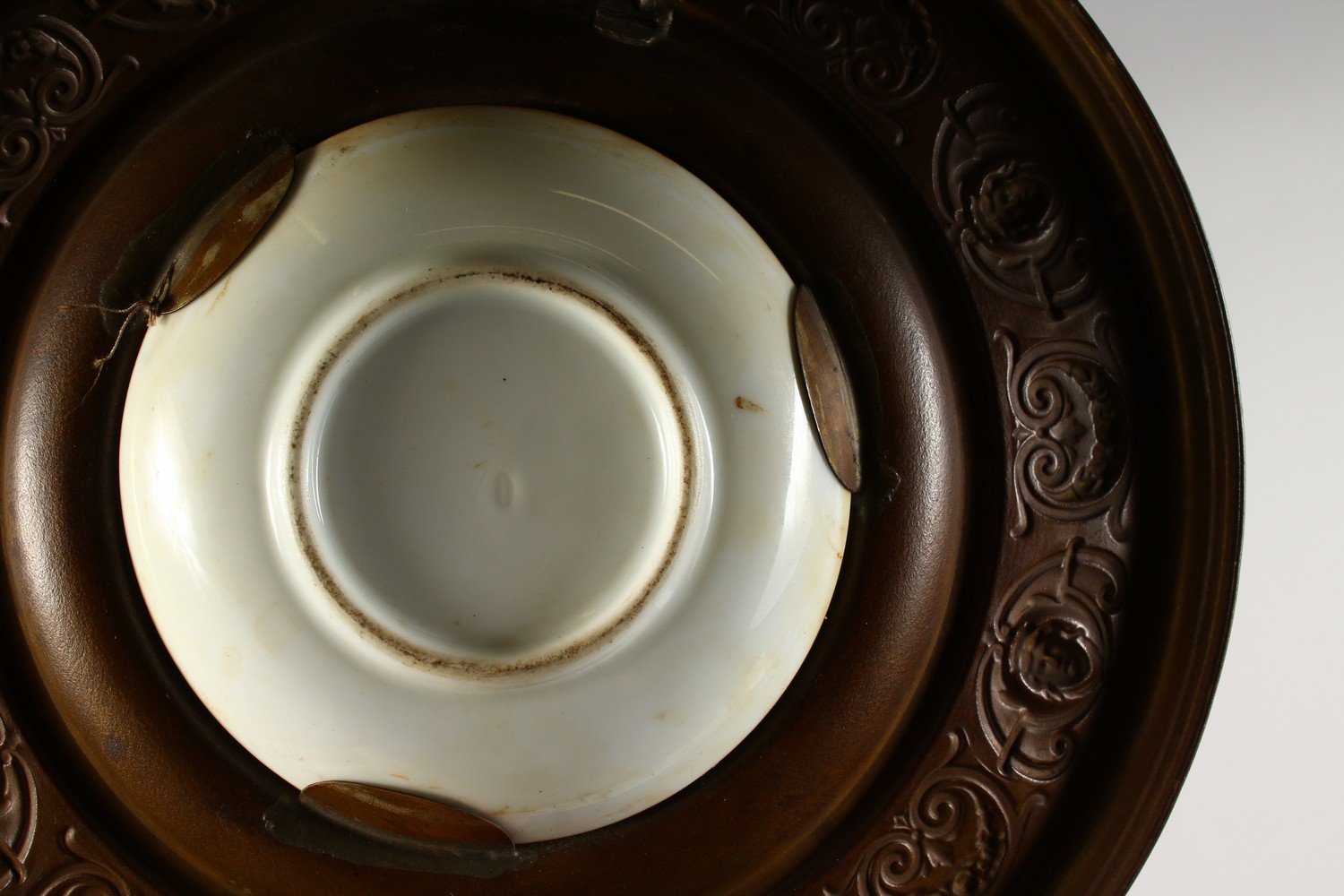 A PAIR OF EMBOSSED CIRCULAR BRASS PLAQUES, inset with porcelain panel decorated with portrait busts. - Image 4 of 6