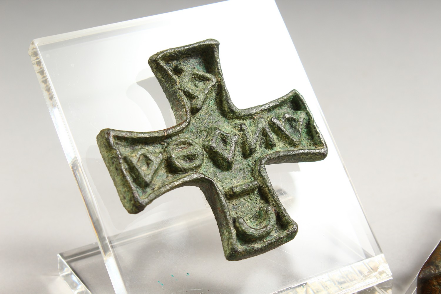 A BYZANTINE BRONZE CRUCIFORM STAMP and A BYZANTINE BRONZE WEIGHT. 4.5ins and 3.25ins. - Image 2 of 15