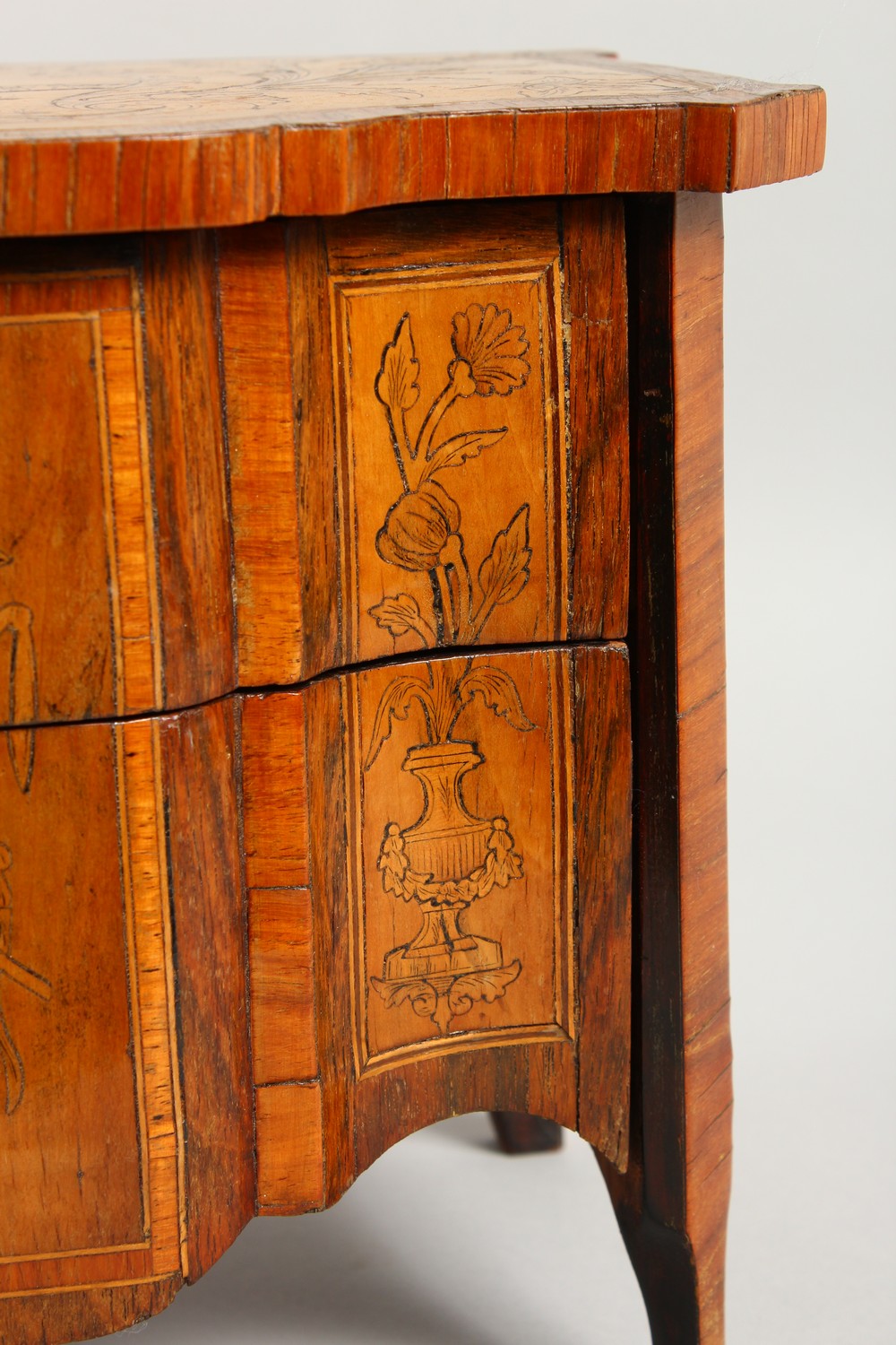 A GOOD CONTINENTAL MINIATURE TWO DRAWER MARQUETRY COMMODE, probably an apprentice piece, the top - Image 4 of 13