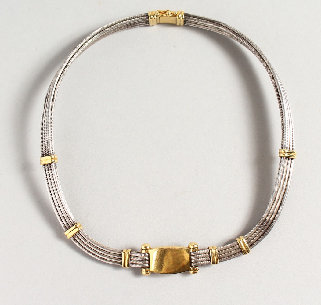 A STYLISH 18CT GOLD AND WOVEN SILVER CHOKER. 5.25ins diameter.