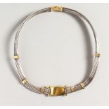 A STYLISH 18CT GOLD AND WOVEN SILVER CHOKER. 5.25ins diameter.