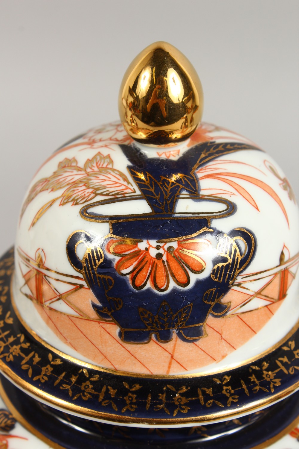 A JAPANESE IMARI GARNITURE, comprising a pair of vases and ginger jar and cover. Vases: 10.5ins - Image 4 of 7