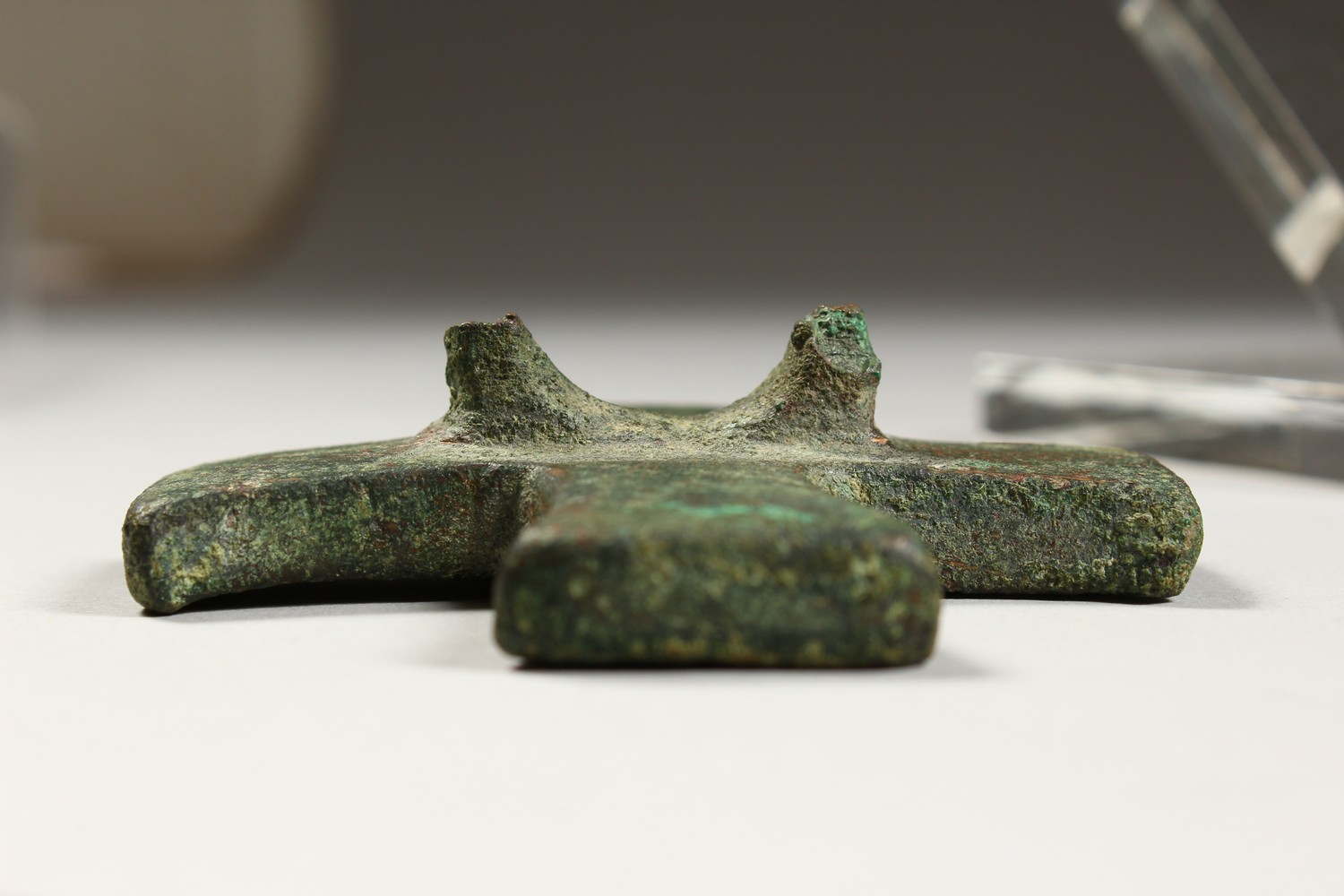 A BYZANTINE BRONZE CRUCIFORM STAMP and A BYZANTINE BRONZE WEIGHT. 4.5ins and 3.25ins. - Image 6 of 15