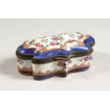 A SAMSON OF PARIS PORCELAIN SNUFF BOX, with floral decoration. 4.5ins wide.