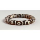 AN AGATE STYLE BANGLE. 3ins diameter.